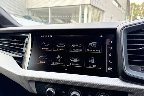 PX23OLJ Audi A1 Black Edition 30 TFSI 110 PS S tronic Thumbnail #48