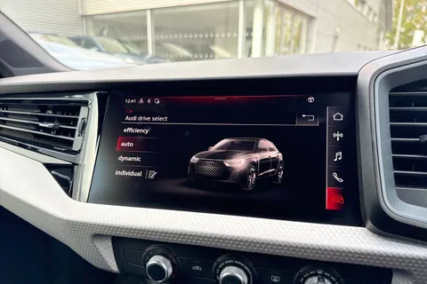 PX23OLJ Audi A1 Black Edition 30 TFSI 110 PS S tronic Thumbnail #54