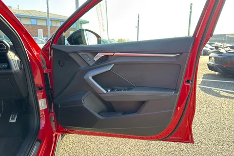 PX25XMY Audi A3 Black Edition 35 TFSI 150 PS S tronic Thumbnail #48