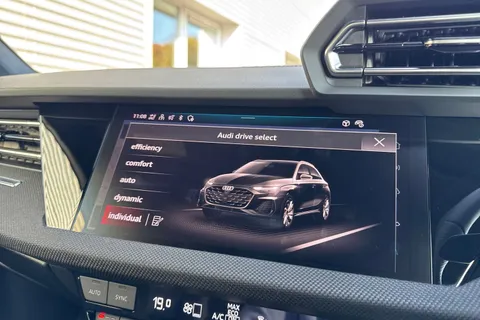 PX25XMY Audi A3 Black Edition 35 TFSI 150 PS S tronic Thumbnail #53