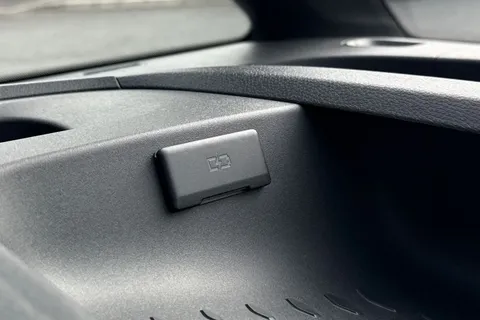 42 of 57 for Volkswagen Cargo Commerce SWB 286 PS 77 kWh - Delivery Mileage