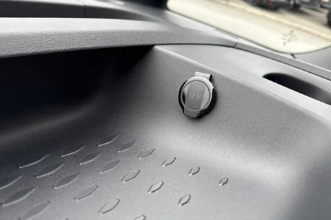 35 of 55 for Volkswagen Cargo Commerce SWB 286 PS 77 kWh - Delivery Mileage