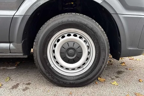 PN75MWZ Volkswagen Crafter CR35 Panel van Commerce LWB 140 PS 2.0 TDI 6sp Manual FWD Thumbnail #6