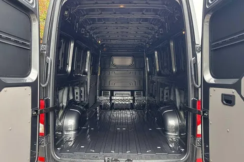 PN75MWZ Volkswagen Crafter CR35 Panel van Commerce LWB 140 PS 2.0 TDI 6sp Manual FWD Thumbnail #10