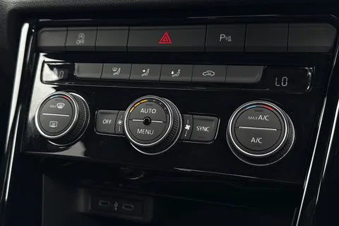 22 of 50 for VOLKSWAGEN T-ROC 1.5 TSI EVO Black Edition 5dr DSG