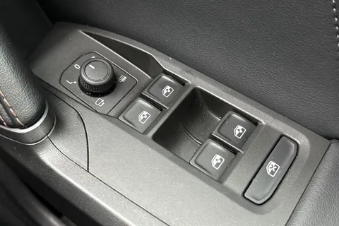 33 of 42 for CUPRA LEON 1.5 TSI V1 5dr