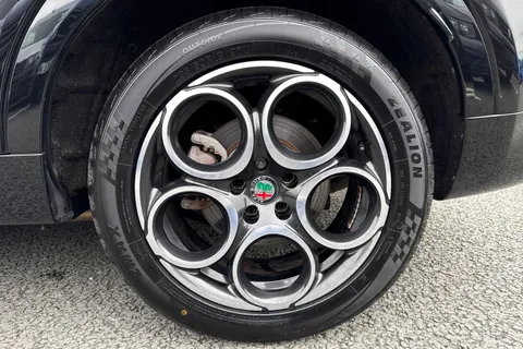 SV73GHJ Alfa Romeo Tonale 1.3 VGT 15.5kWh Ti Auto Q4 AWD Euro 6 5dr Thumbnail #12