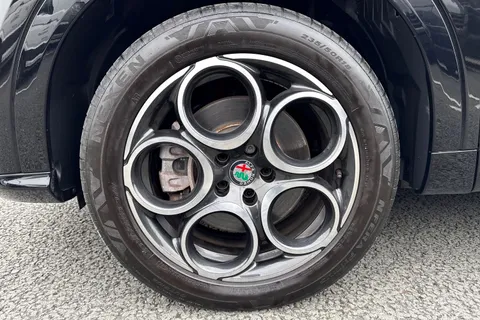 SV73GHJ Alfa Romeo Tonale 1.3 VGT 15.5kWh Ti Auto Q4 AWD Euro 6 5dr Thumbnail #13