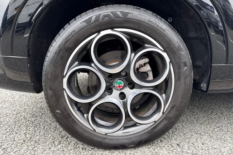 SV73GHJ Alfa Romeo Tonale 1.3 VGT 15.5kWh Ti Auto Q4 AWD Euro 6 5dr Thumbnail #14