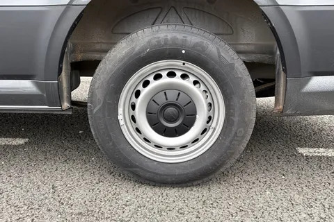 CX75HWC Volkswagen Crafter 2.0 TDI 140PS Commerce Plus High Roof Van Thumbnail #11