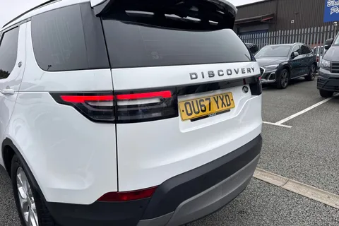 8 of 62 for LAND ROVER DISCOVERY 3.0 TD6 SE 5dr Auto