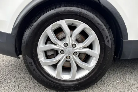 13 of 62 for LAND ROVER DISCOVERY 3.0 TD6 SE 5dr Auto