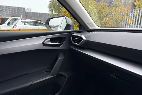  SEAT Leon 1.5 eTSI MHEV FR DSG Euro 6 (s/s) 5dr Thumbnail #33