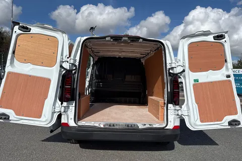 DE25XRU Volkswagen Transporter 2.0 TDI 150 Commerce Plus Van Thumbnail #7