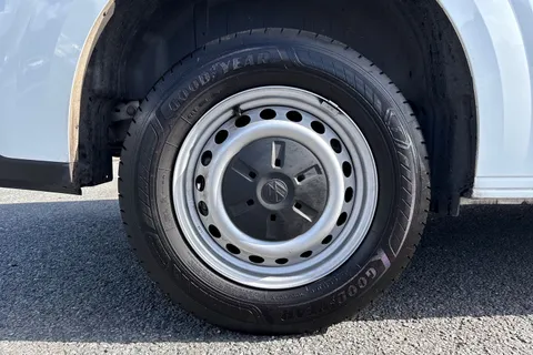 DE25XRU Volkswagen Transporter 2.0 TDI 150 Commerce Plus Van Thumbnail #11