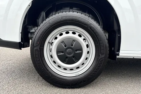 DG25EEU Volkswagen Transporter 2.0 TDI 150 Commerce Plus Van Thumbnail #11