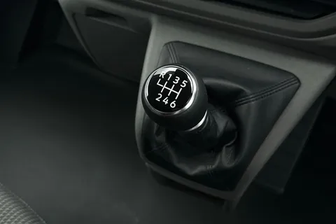 DG25EEU Volkswagen Transporter 2.0 TDI 150 Commerce Plus Van Thumbnail #23