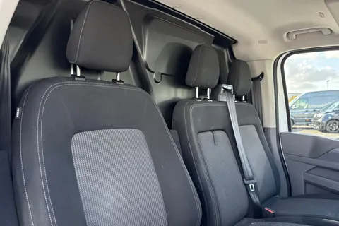 DG25EYJ Volkswagen Transporter 2.0 TDI 150 Commerce Plus Van Thumbnail #24