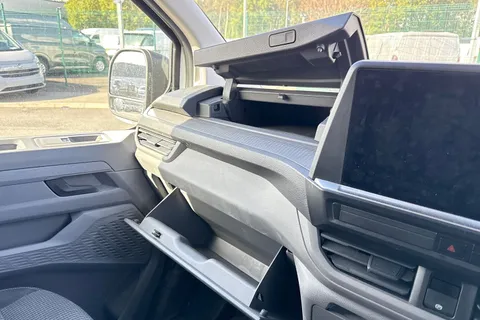 DG25EYJ Volkswagen Transporter 2.0 TDI 150 Commerce Plus Van Thumbnail #32