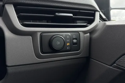 DG25EEU Volkswagen Transporter 2.0 TDI 150 Commerce Plus Van Thumbnail #33