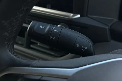 DG25EYJ Volkswagen Transporter 2.0 TDI 150 Commerce Plus Van Thumbnail #36