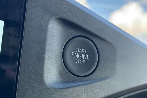 DG25EYJ Volkswagen Transporter 2.0 TDI 150 Commerce Plus Van Thumbnail #39