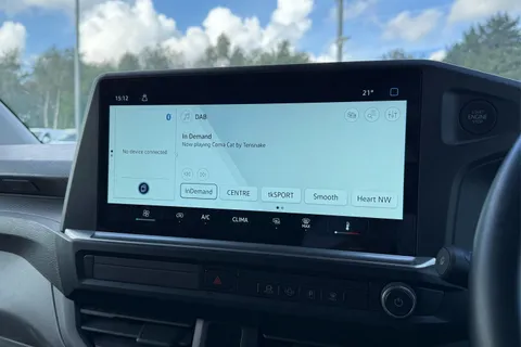 DG25EYJ Volkswagen Transporter 2.0 TDI 150 Commerce Plus Van Thumbnail #42