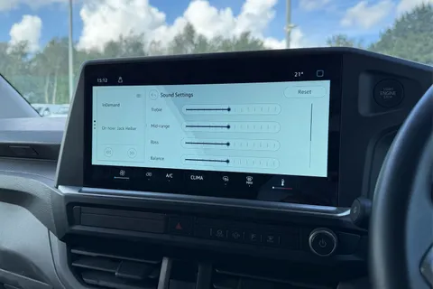 DG25EYJ Volkswagen Transporter 2.0 TDI 150 Commerce Plus Van Thumbnail #43