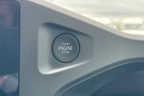 DG25EEU Volkswagen Transporter 2.0 TDI 150 Commerce Plus Van Thumbnail #42