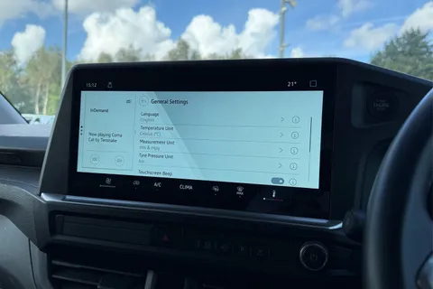 DG25EYJ Volkswagen Transporter 2.0 TDI 150 Commerce Plus Van Thumbnail #45