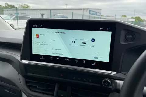 DG25EEU Volkswagen Transporter 2.0 TDI 150 Commerce Plus Van Thumbnail #52