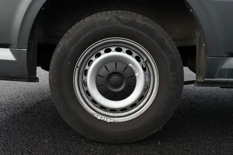 DG25EBD Volkswagen Crafter 2.0 TDI 140PS Commerce Plus High Roof Van Thumbnail #11