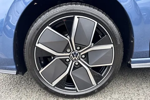 Volkswagen Golf 2.0 TDI R-Line DSG Euro 6 (s/s) 5dr Thumbnail #11