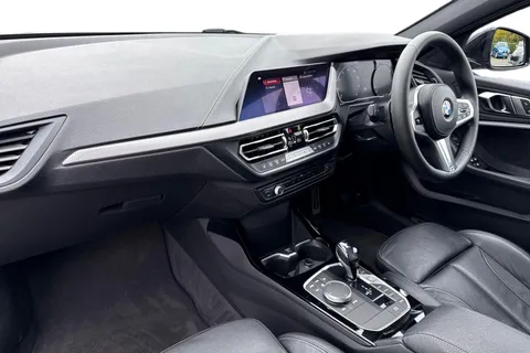 DS20KCF BMW 1 Series 2.0 118d M Sport Auto Euro 6 (s/s) 5dr Thumbnail #16