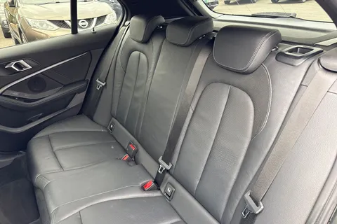 DS20KCF BMW 1 Series 2.0 118d M Sport Auto Euro 6 (s/s) 5dr Thumbnail #20