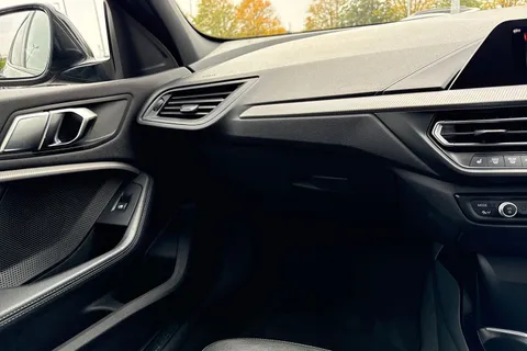 DS20KCF BMW 1 Series 2.0 118d M Sport Auto Euro 6 (s/s) 5dr Thumbnail #21