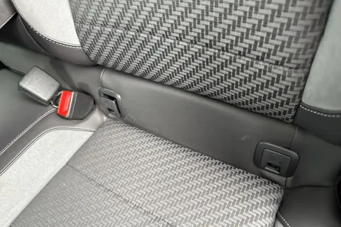 36 of 67 for VOLKSWAGEN T-ROC 1.6 TDI R-Line 5dr