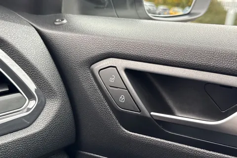 41 of 67 for VOLKSWAGEN T-ROC 1.6 TDI R-Line 5dr