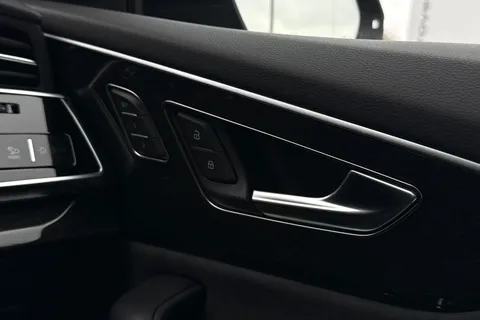 Audi Q8 3.0 TDI V6 50 Black Edition Tiptronic quattro Euro 6 (s/s) 5dr Thumbnail #21