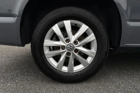DG74ECJ Volkswagen Transporter 2.0 TDI 110 Highline Van Thumbnail #11