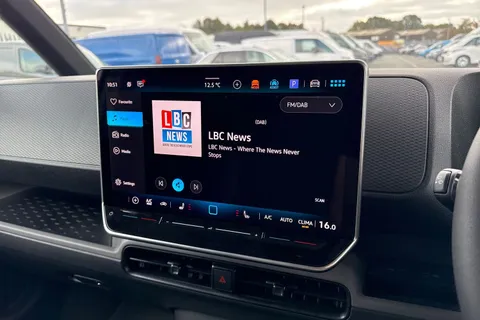 CX75KCF Volkswagen Id. Buzz Cargo Pro 79kWh Commerce Panel Van 5dr Electric Auto (286 ps) Thumbnail #31