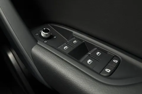 NJ72KBN Audi Q5 Sport 45 TFSI quattro 265 PS S tronic Thumbnail #59