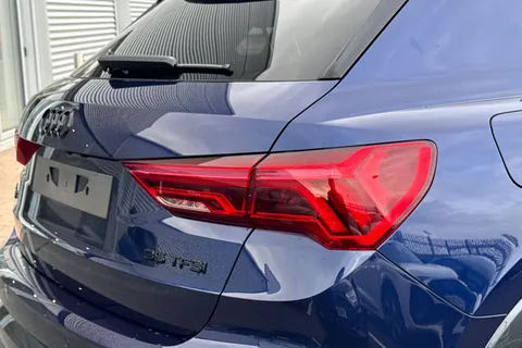 Audi Q3 1.5 TFSI CoD 35 Black Edition S Tronic Euro 6 (s/s) 5dr Thumbnail #8