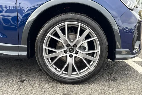 Audi Q3 1.5 TFSI CoD 35 Black Edition S Tronic Euro 6 (s/s) 5dr Thumbnail #11