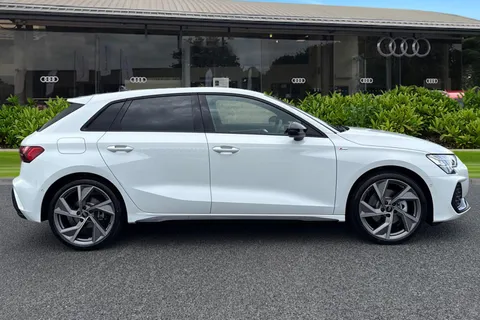  Audi A3 2.0 TDI Black Edition Sportback 5dr Diesel S Tronic Euro 6 (s/s) (150 ps) Thumbnail #4