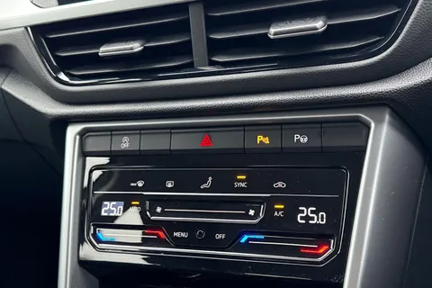 DC23XWW Volkswagen T-Roc 1.0 TSI 2024MY Life | App Connect | ACC Thumbnail #34