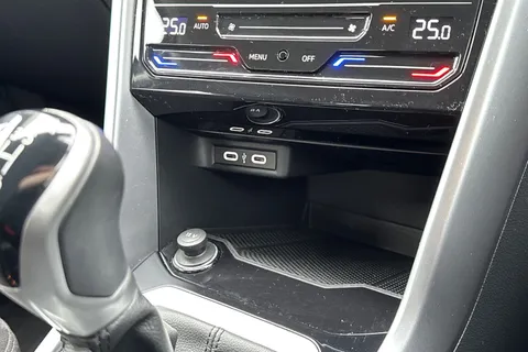 DC23XWW Volkswagen T-Roc 1.0 TSI 2024MY Life | App Connect | ACC Thumbnail #35