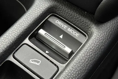 KE73RNV Honda HR-V 1.5 eHEV Elegance 5dr CVT Thumbnail #39