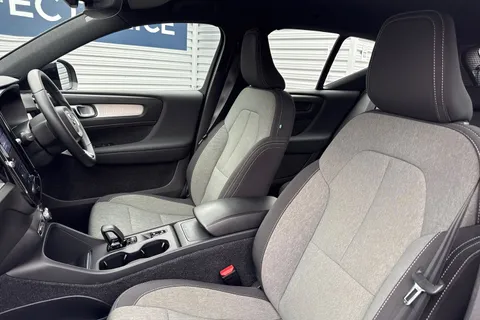 CV72KVP Volvo Xc40 2.0 B3 MHEV Core DCT Auto Euro 6 (s/s) 5dr Thumbnail #17