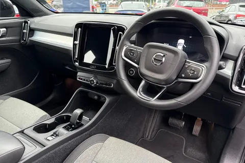 CV72KVP Volvo Xc40 2.0 B3 MHEV Core DCT Auto Euro 6 (s/s) 5dr Thumbnail #19